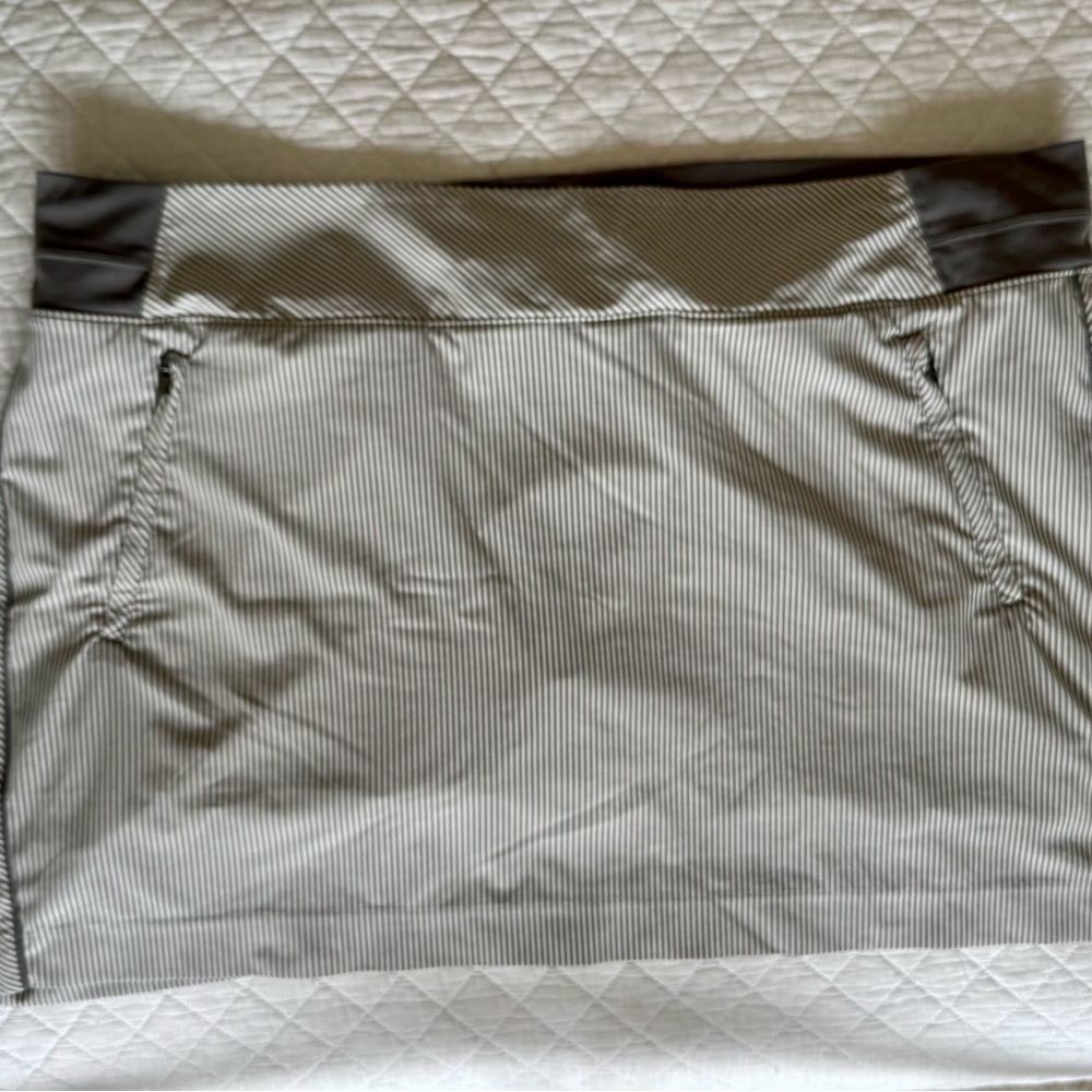 Athleta Brooklyn Skort Gray/White Stripes‎ Sz 26